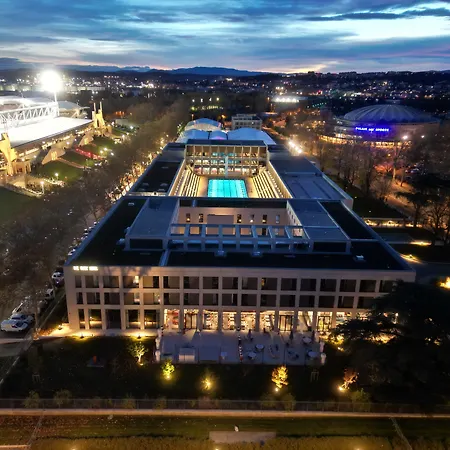 The Ruck 4* Lyon
