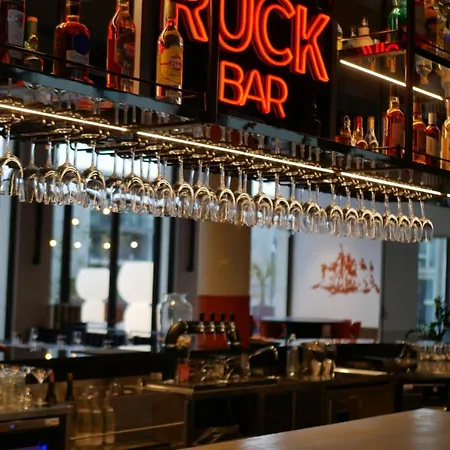 The Ruck 4* Lione